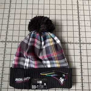 New Era Crucial Catch Plaid Beanie - Black and Pink